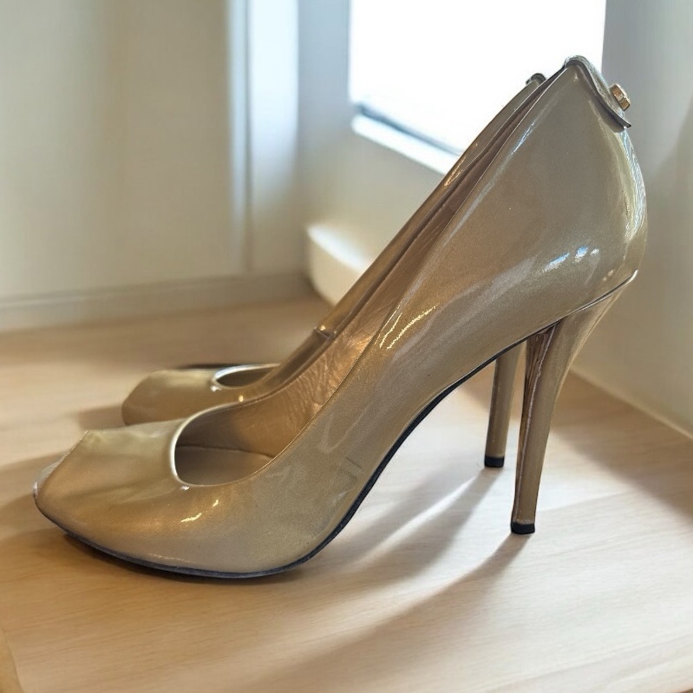 Stuart Weitzman Elegant Gold Peep-Toe‎ Heels 10.5N